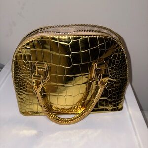 Luxurious Gold Crocodile-Embossed Cosmetic Bag